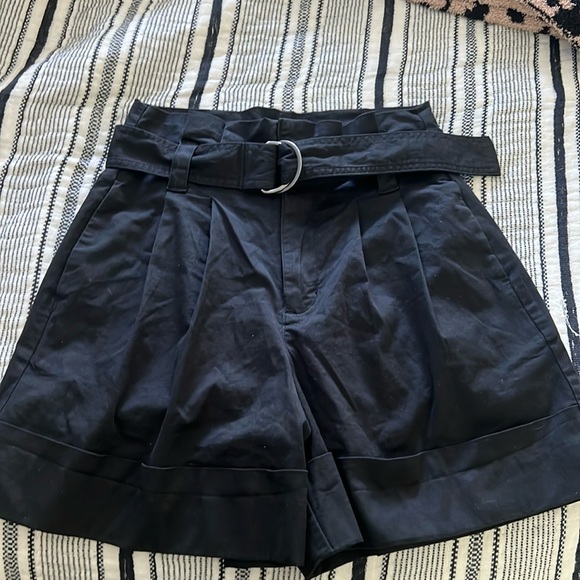 Adorable pleated shorts - Picture 1 of 3